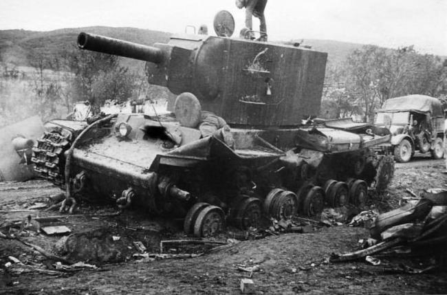 destroyed_russian_kv_2_tank_2.4ax7zvuzh3i8ggcssckw8w0kc.ejcuplo1l0oo0sk8c40s8osc4.th.jpeg