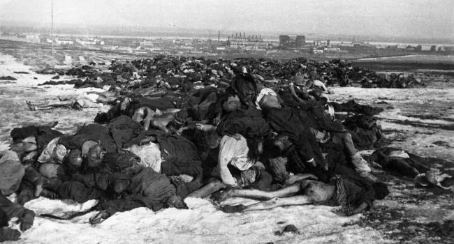 Piles-of-dead-German-bodies-outside-of-Stalingrad-Feburary-1943.jpg